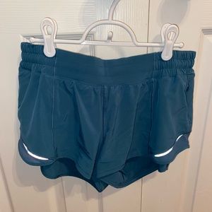 Lululemon Hotty Hot 2.5 Inch Shorts in Teal